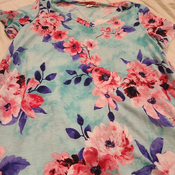 Floral top - Picture 3 of 3